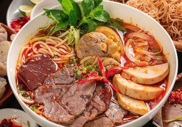 Bún Bò Huế cho học sinh và người đi làm